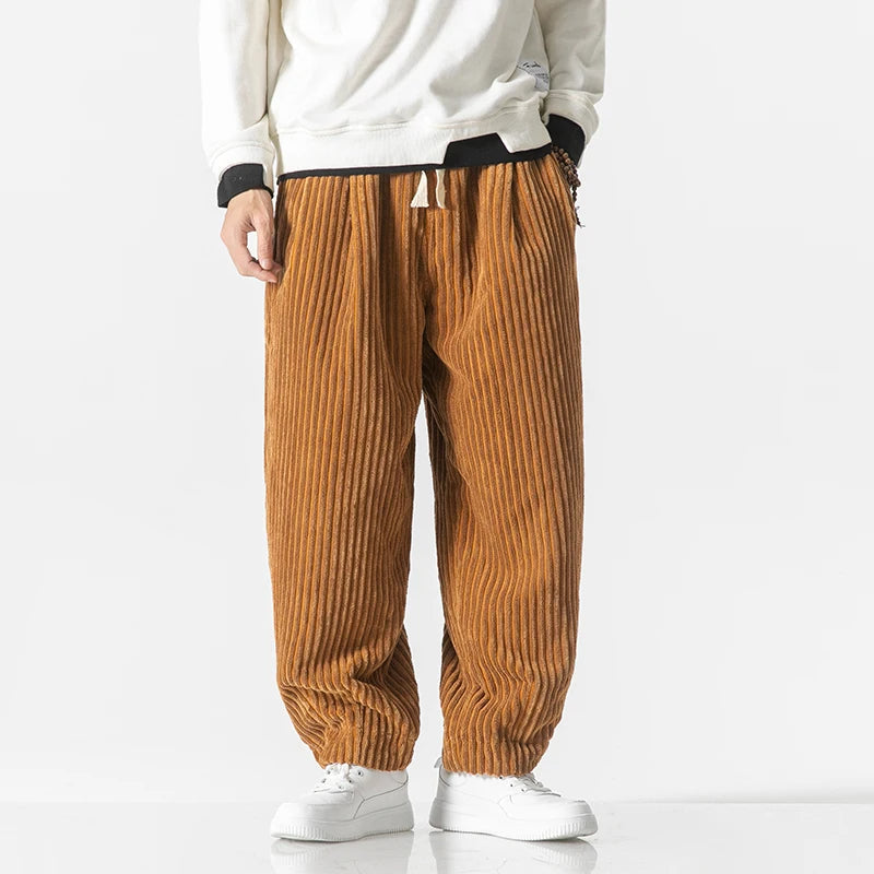 Weit geschnittene Herren Freizeithose mit modernem lockerem Schnitt