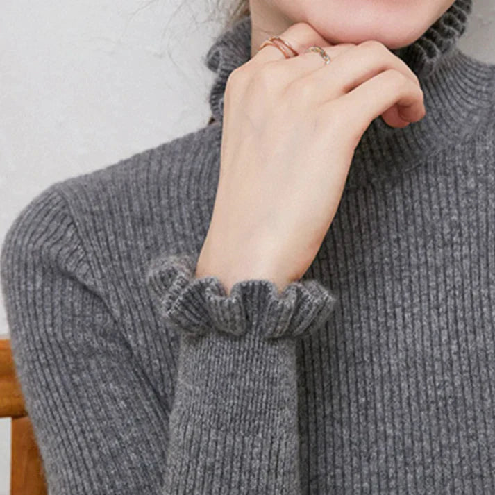 Warmer Damen-Rollkragenpullover mit stilvollen Spitzendetails an Kragen und Ärmeln