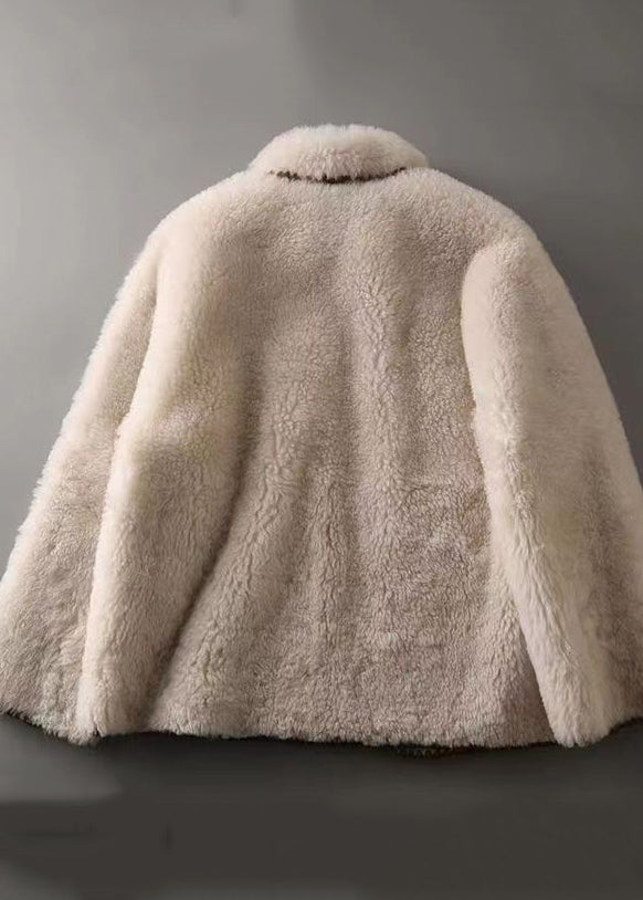 Beige Taillierte Jacke mit Peter Pan Kragen und Taschen für die Winterzeit