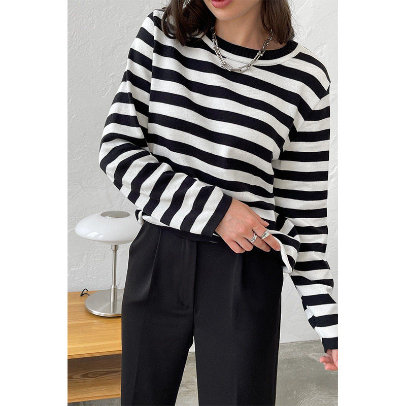 Stilvoller gestreifter Pullover mit Rundhalsausschnitt