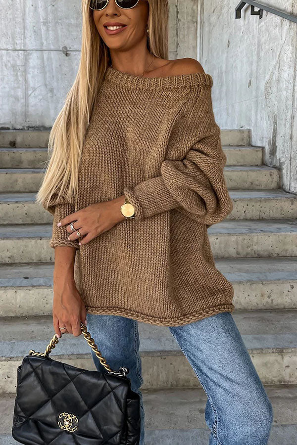 Bequemer, modischer und raffinierter Pullover mit Schulterausschnitten