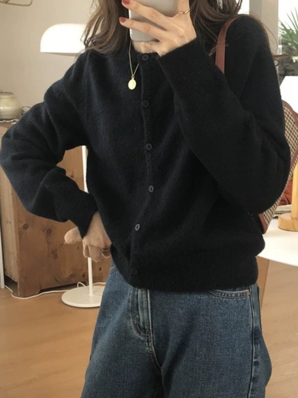 Strickjacke mit Rundhalsausschnitt und elegantem Entwurf