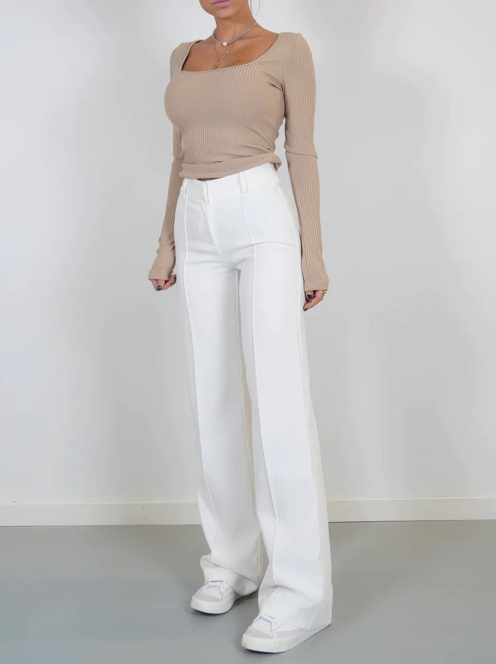 Moderne Damenhose mit weitem Bein und stilvollem Schnitt