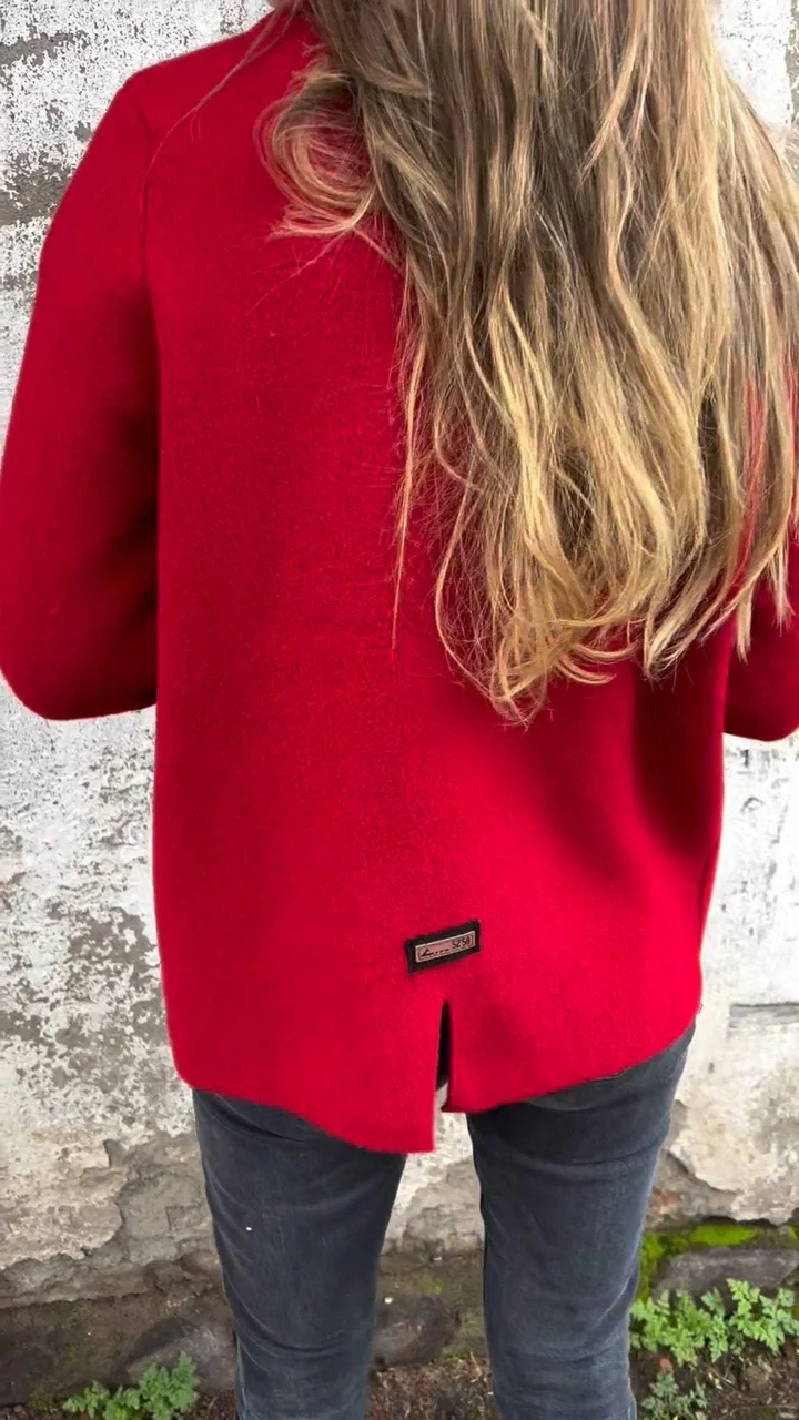 Ästhetische Strickjacke mit großen Taschen für einen aktiven Lebensstil