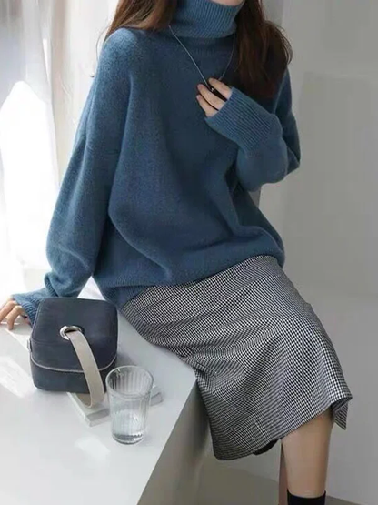 Bequemer Pullover mit hohem Halsausschnitt und schlichter Silhouette