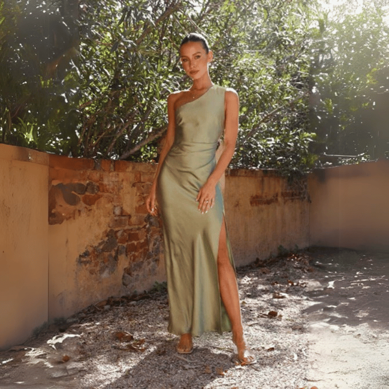 Damenkleid mit asymmetrischem Design und stilvollem Schlitz