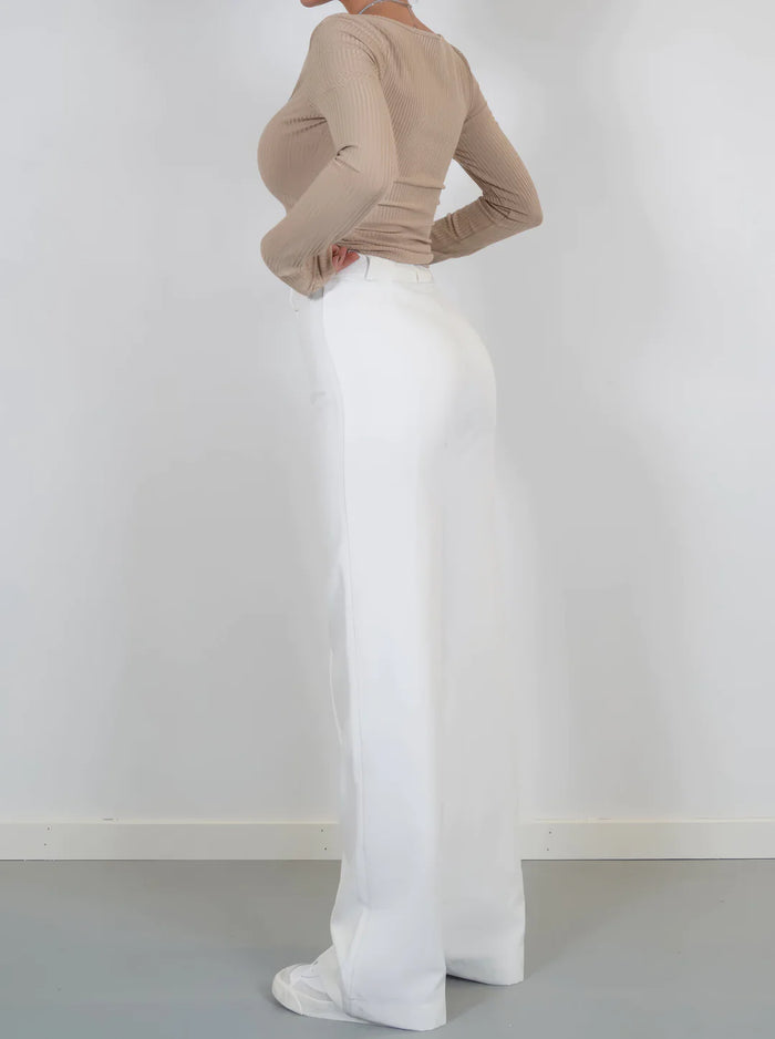 Moderne Damenhose mit weitem Bein und stilvollem Schnitt