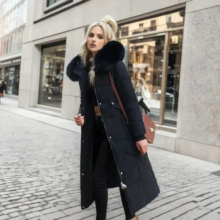 Bequemer und warmer Damenmantel mit modischer Kapuze