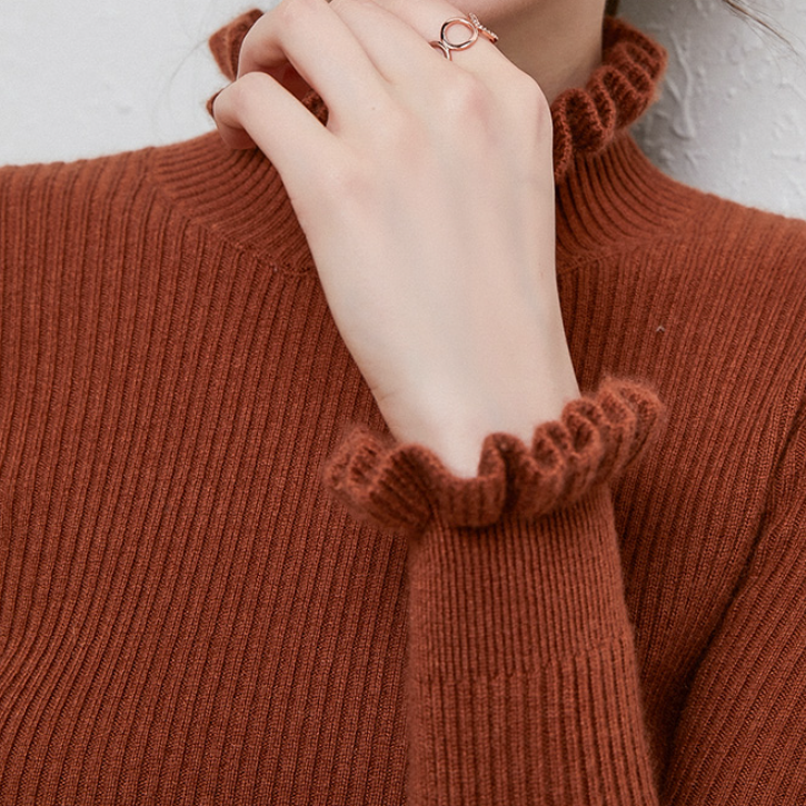 Warmer Damen-Rollkragenpullover mit stilvollen Spitzendetails an Kragen und Ärmeln