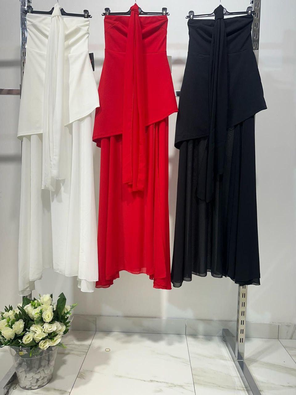 Schulterfreies Kleid mit doppeltem Rock und stilvollem Design