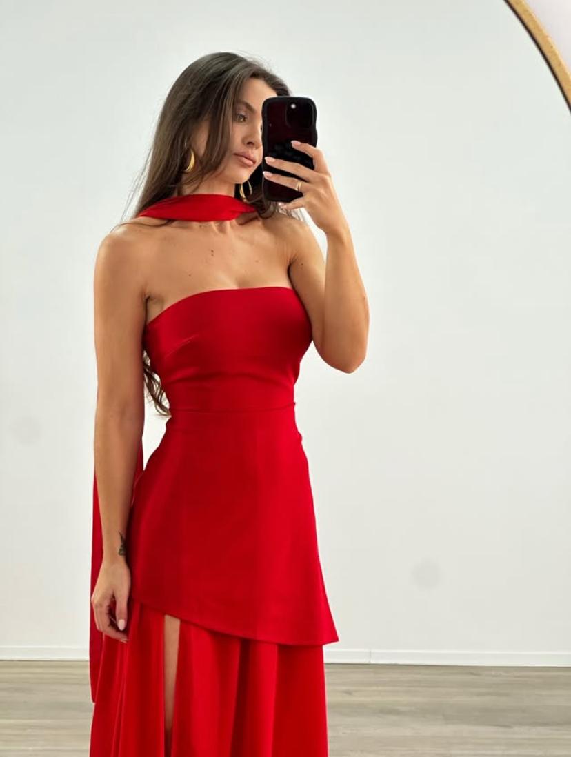 Schulterfreies Kleid mit doppeltem Rock und stilvollem Design