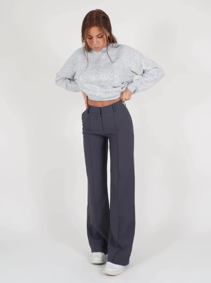 Moderne Damenhose mit weitem Bein und stilvollem Schnitt