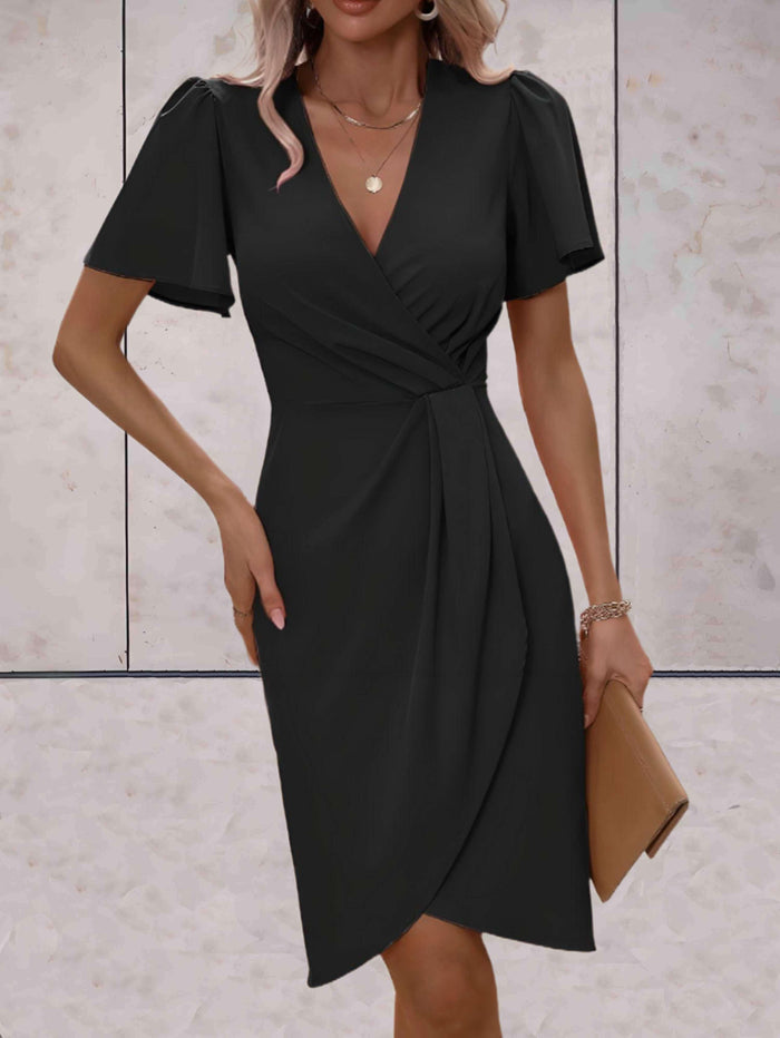 Klassisches Wickelkleid mit V-Ausschnitt und zeitlosem Design