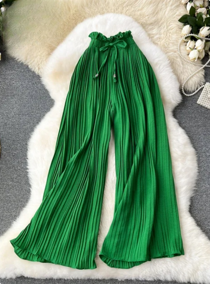 Moderne Damenhose mit weitem Schnitt und stilvollen Plisseefalten