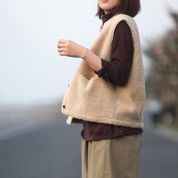 Ärmelloser Mantel in Nude mit Taschen – Modischer Look in Großen Größen