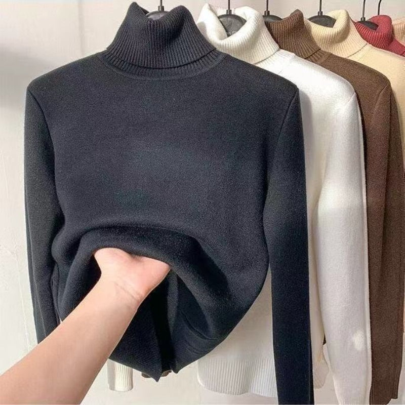 Schöner Pullover mit hohem Kragen und bequemer Passform