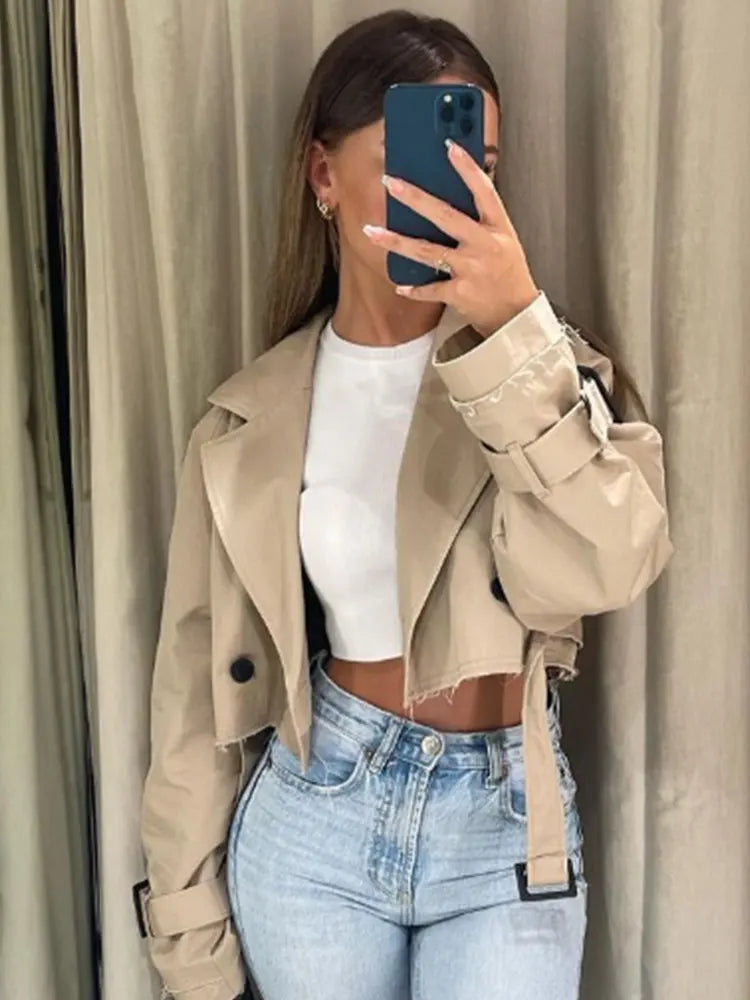 Stilvoller kurzer Damen-Trenchcoat für een moderne look
