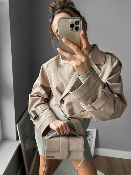 Stilvoller kurzer Damen-Trenchcoat für een moderne look