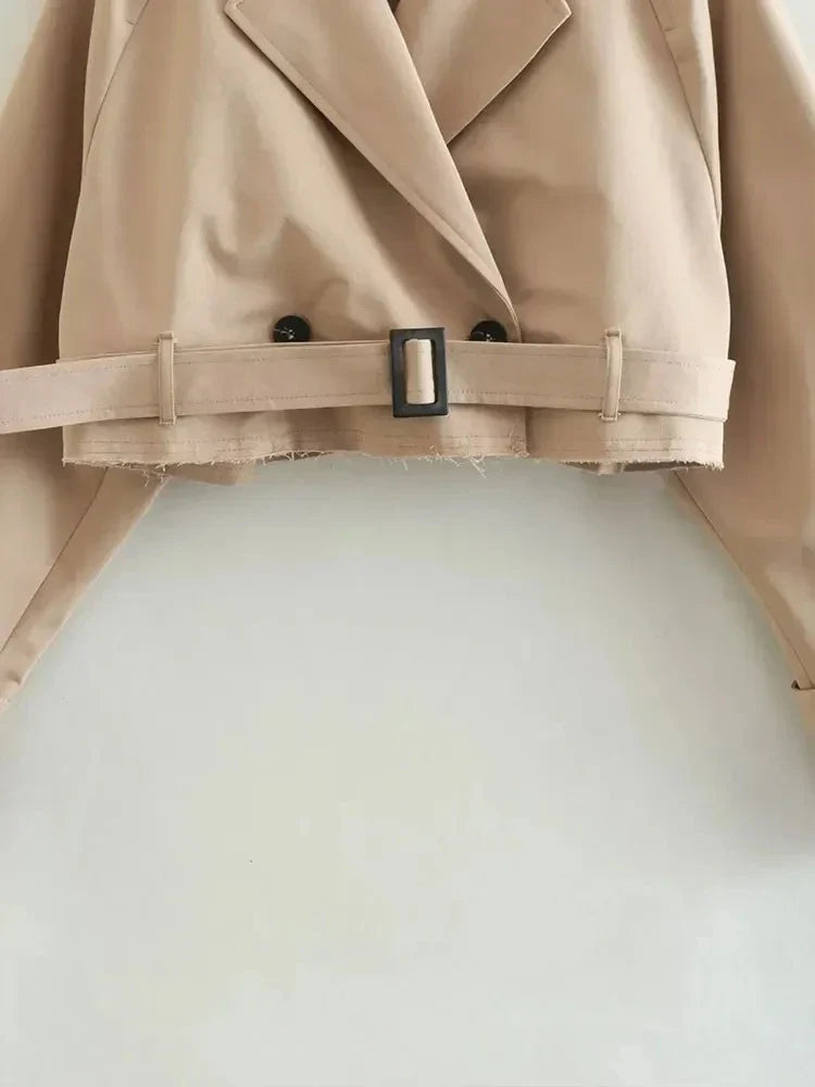 Stilvoller kurzer Damen-Trenchcoat für een moderne look