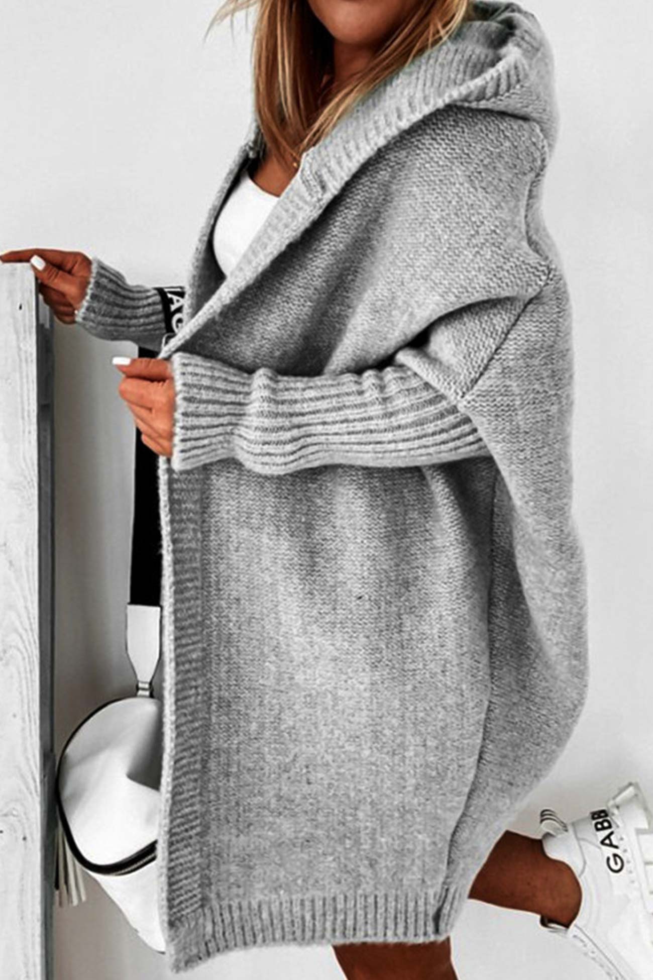 Bequemer und modischer Cardigan mit offener Kapuze für stilvolle Frauen