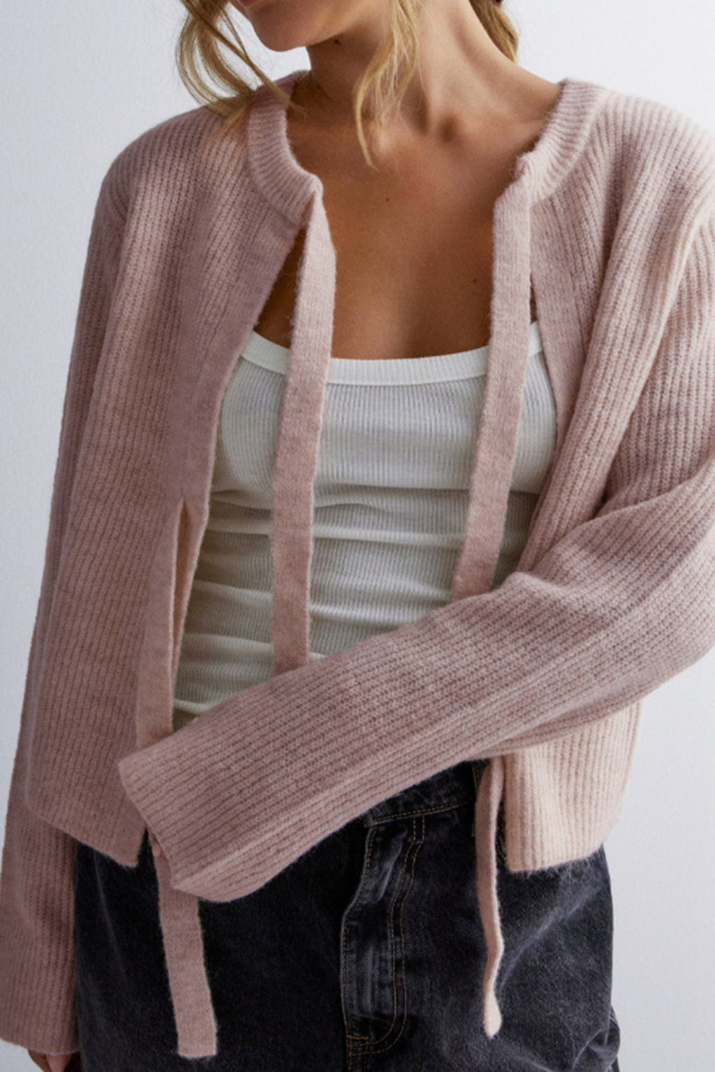 Kurzer Cardigan mit Bindegürtel und Rippstrickmuster für Damen