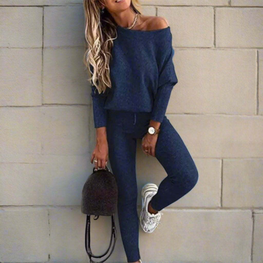 Lässiger Damenanzug mit Bootsausschnitt-Pullover und schmaler Hose