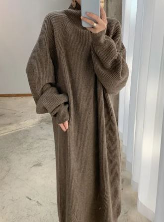 Bequemes langes Kleid mit elegantem Kragen